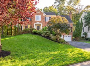 8701 Middleford Dr, Springfield, VA 22153