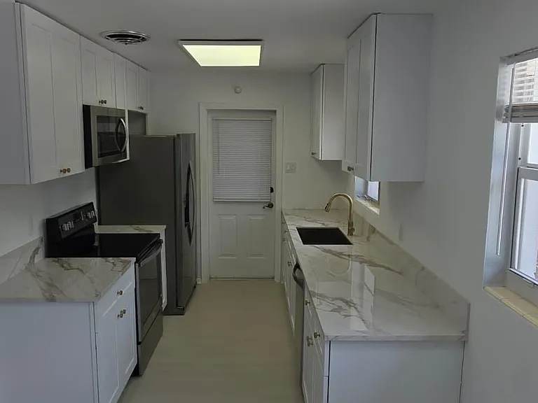 1047 Japonica Ln — Photo 3