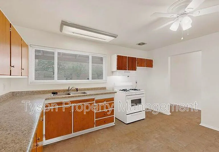 3503 Montclaire Dr NE — Photo 7