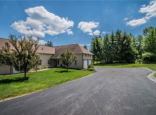 1131 Marlyn Park Dr, Cazenovia, NY 13035