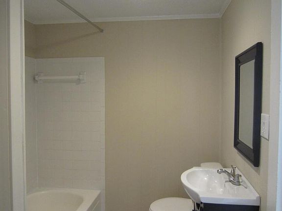 4th image of 806 Stonewall St