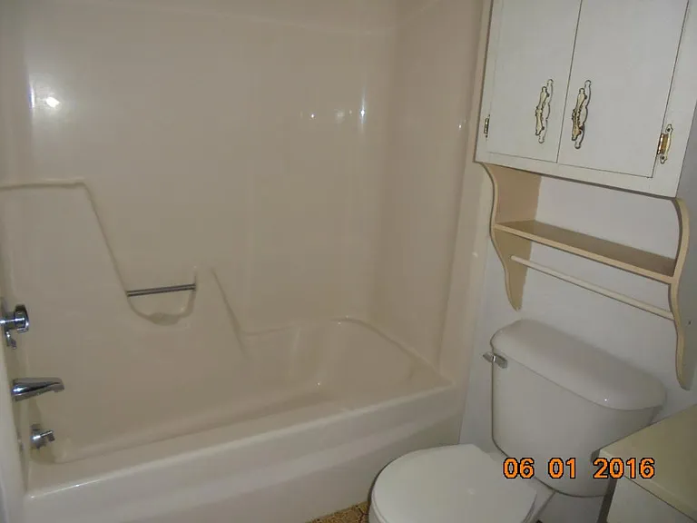 916 Lincoln St — Photo 6