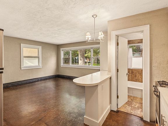 4th image of 501 Ashland Ave #10