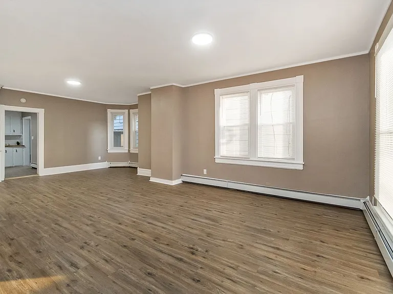 439 W Church St — Photo 5