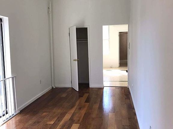 4th image of 11-22 47th Ave #3L