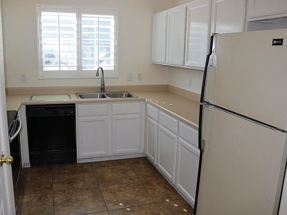 3rd image of 2058 W Cholla Vista Dr