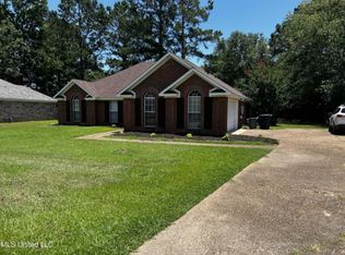 513 Golden Eagle Dr, Byram, MS 39272