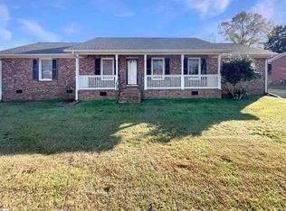 118 McDowell Dr, Boiling Springs, SC 29316