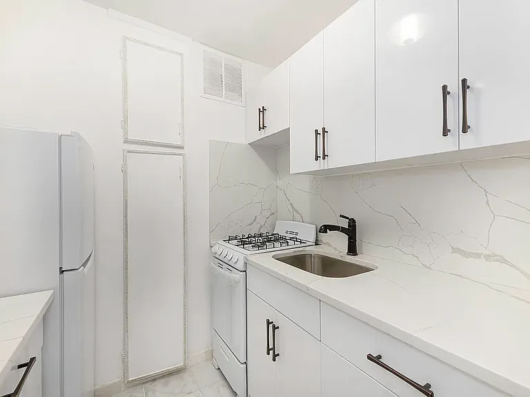 79 W 12th St #5C — Photo 3