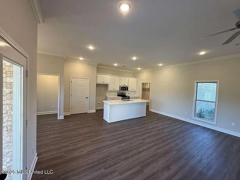 571 Patrick Farms Dr — Photo 6