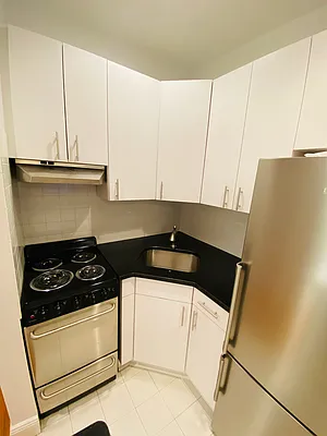 Rented by Metropolis Real Estate of Manhattan | media 22