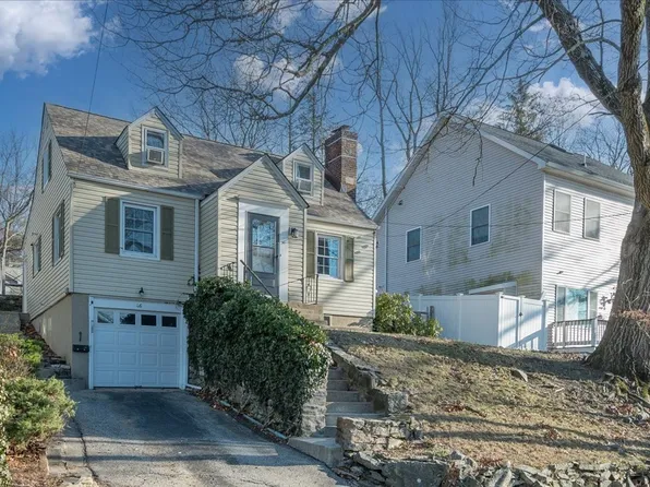 46 Upland Ave, White Plains, NY 10604
