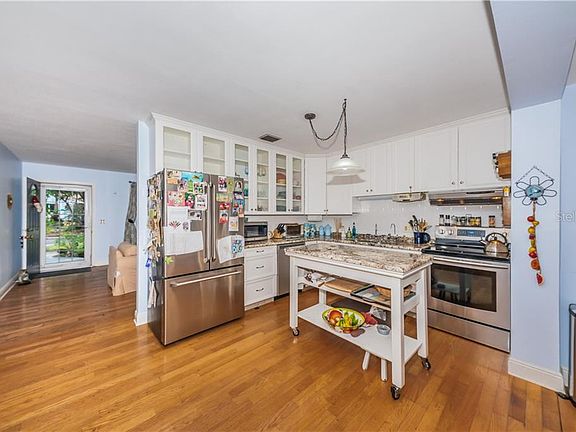 5th image of 1656 San Mateo Dr