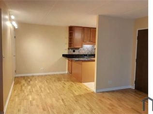 5S070 Pebblewood Ln APT F5, Naperville, IL 60563