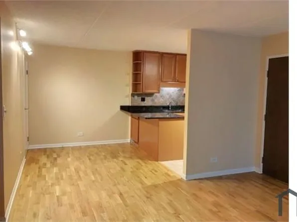 5S070 Pebblewood Ln, Naperville, IL