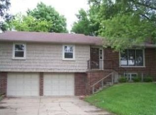 707 N Lake Dr, Marshall, MO 65340