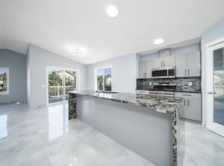 7848 7th Ave SW, Edmonton, AB T6X1N3