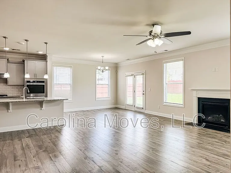 400 Raleighwood Ln — Photo 6