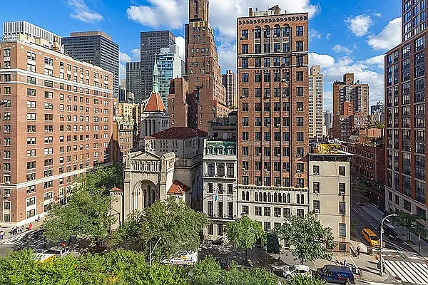 Sold by Compass | media 21