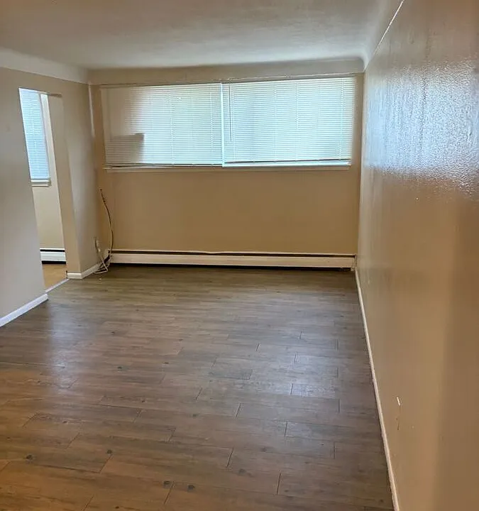 1015 York Ave #18