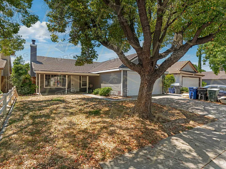 3524 Hallsboro Ct — Photo 3