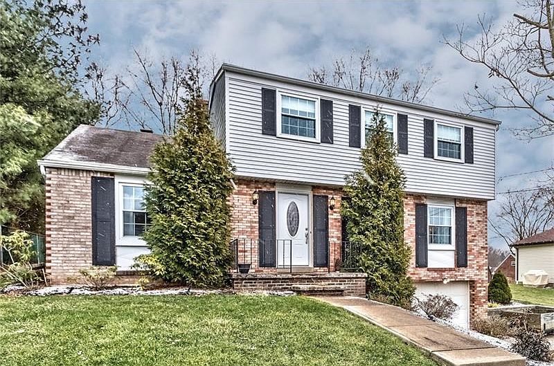 1st image of 2712 Oakmoor Dr