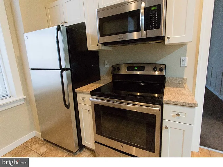 1100 Spruce St #2R — Photo 5