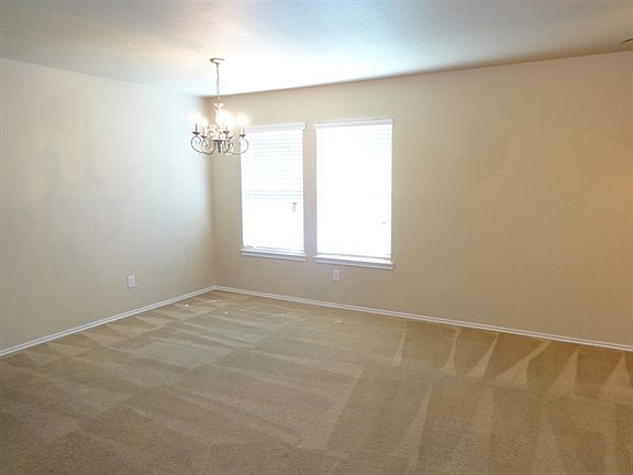 3rd image of 904 Honey Hollow Dr