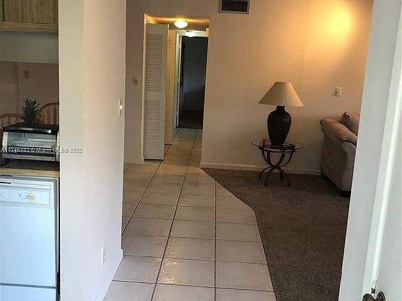 3rd image of 111 Gardens Dr APT 101