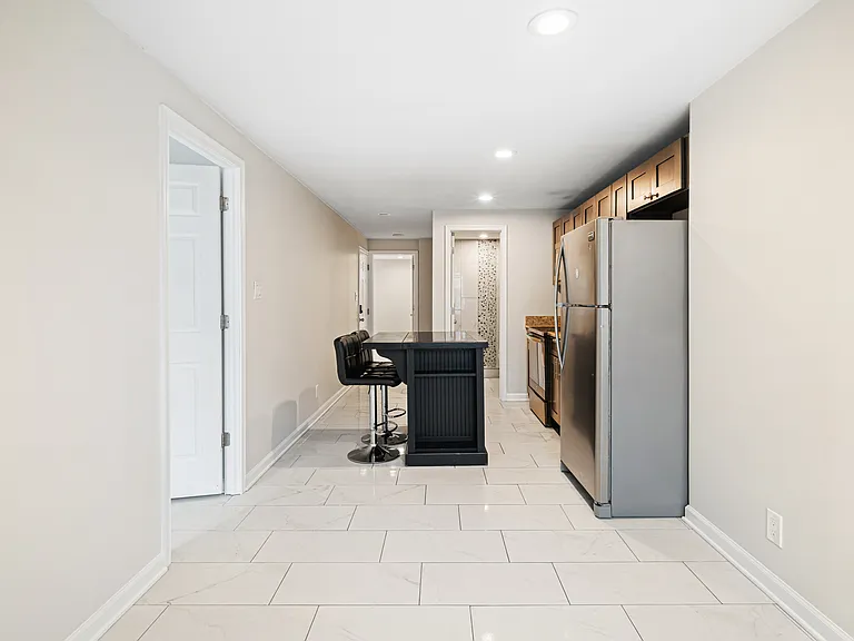 106 W Thompson St #2 — Photo 4