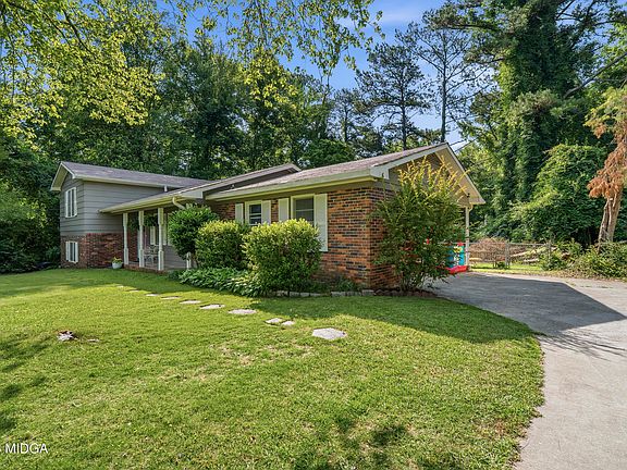 3rd image of 1179 Matthews Pl