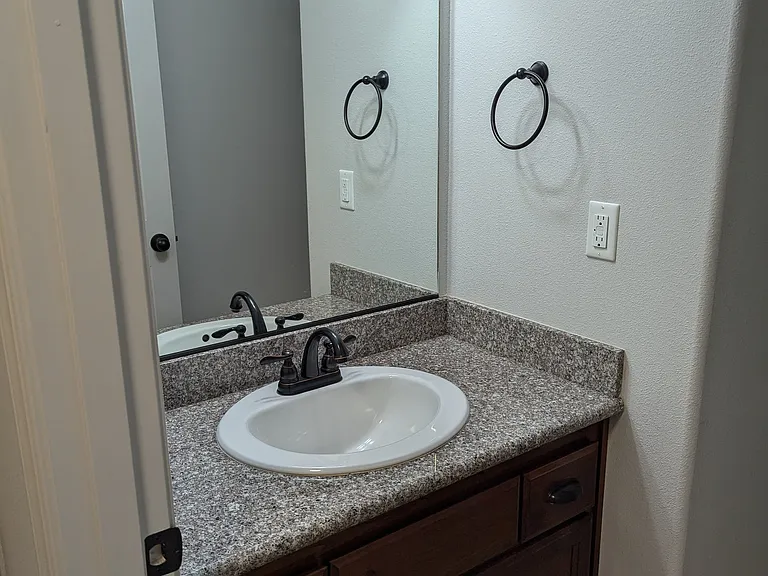409 Madrona Ave SE — Photo 8