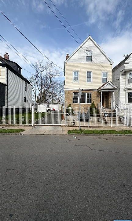 1st image of 87-89 Ellis Ave