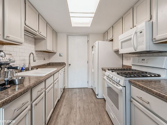 4th image of 16430 Cobblestone Ct