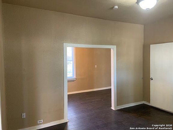 4th image of 5007 Greenwood Ave