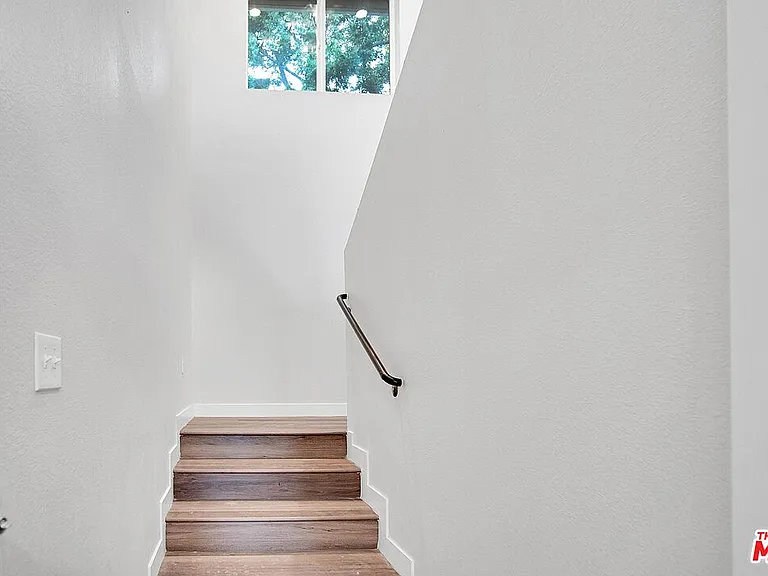 Saticoy Villas — Photo 30