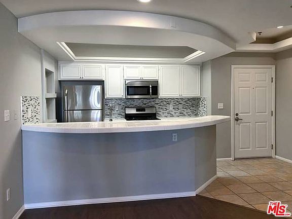 2nd image of 12712 Moorpark St APT 207