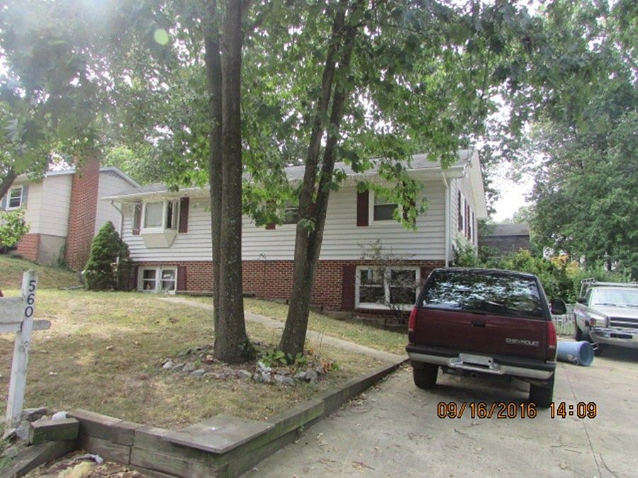 2nd image of 560 Manor Rd