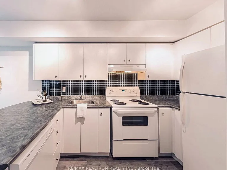 415 Jarvis St #135 — Photo 8