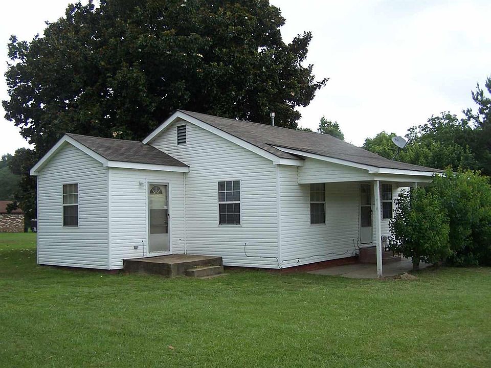 1st image of 2820 S Lake Dr