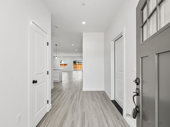 4th image of 10411 N Loop Blvd