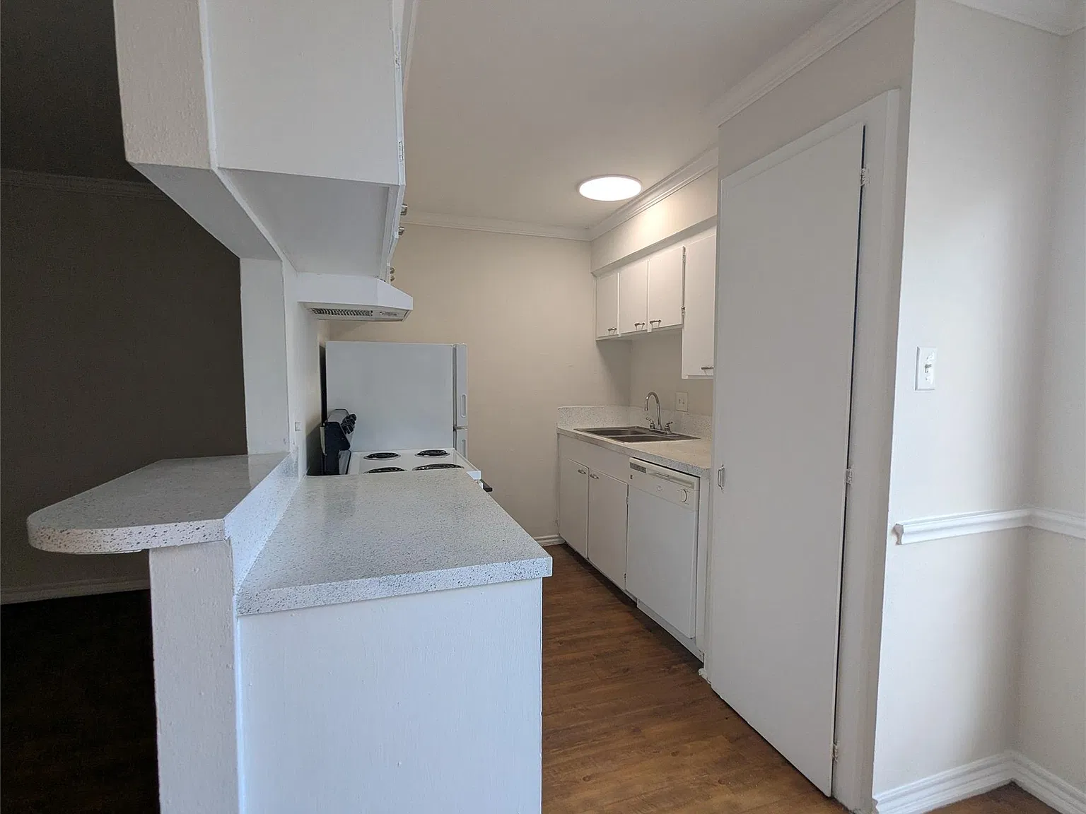 1 bed, 1.5 bath, 700 sqft, $1,195 — Photo 2