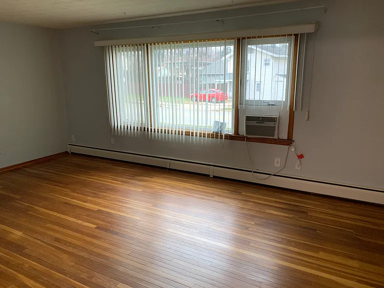 565 E Division St #4 — Photo 9