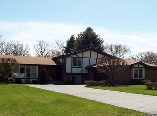 19W525 Deerpath Ln, Lemont, IL 60439