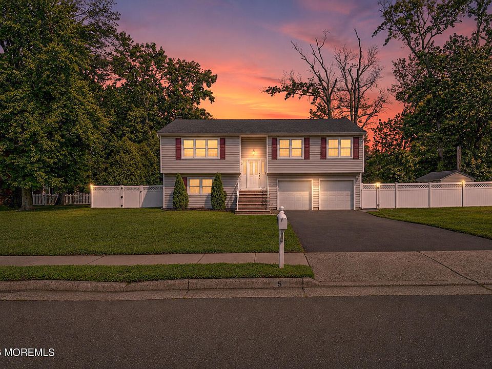 1st image of 5 Sanders Drive