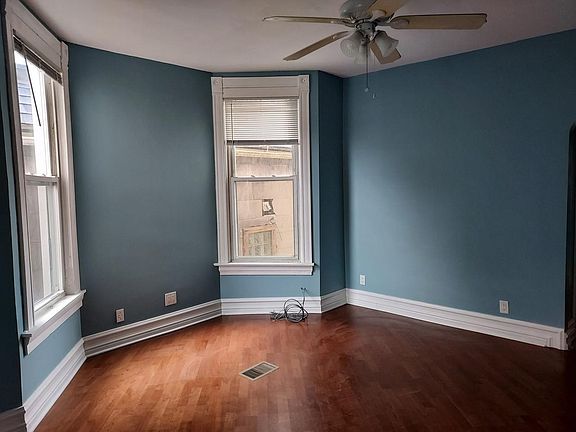 4th image of 3750 N Sacramento Ave #2