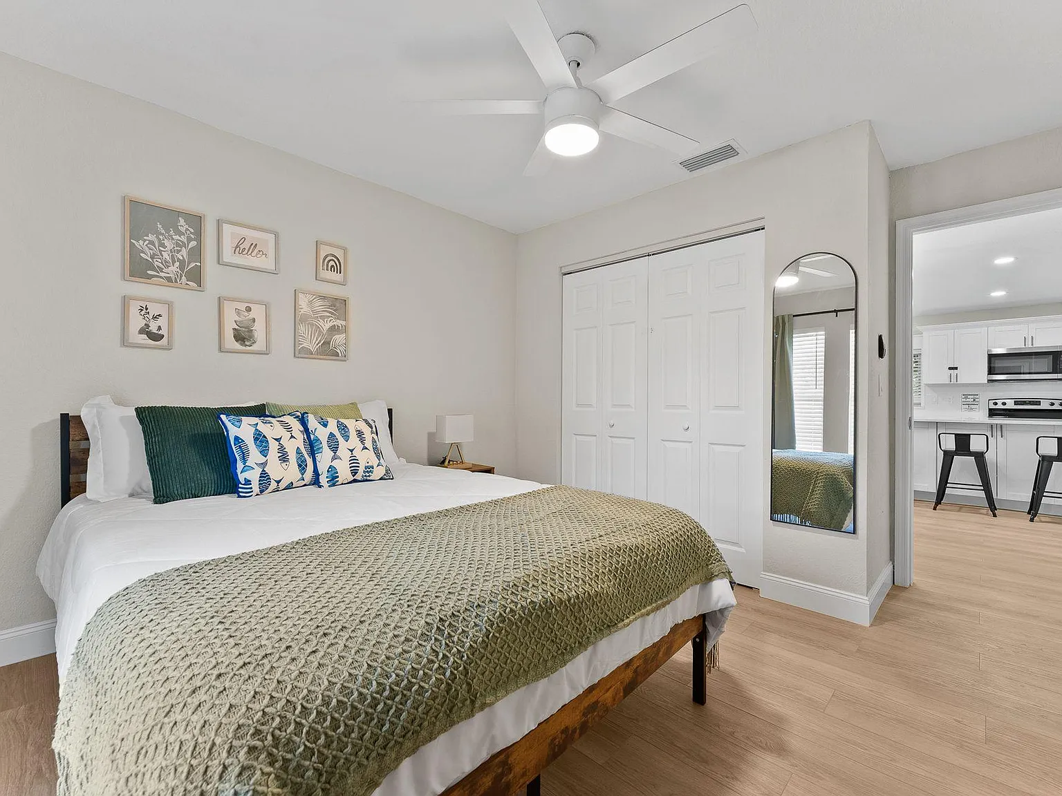 4 bed, 2.0 bath, 2052 sqft, $1,022 — Photo 1