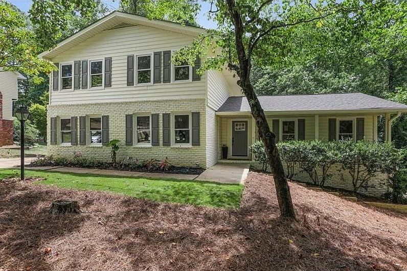 1st image of 4137 Lakeshore Way NE