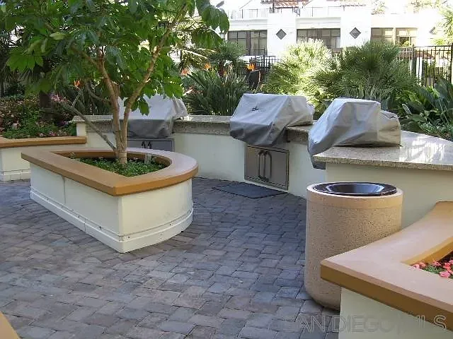 744 W Harbor Dr — Photo 15