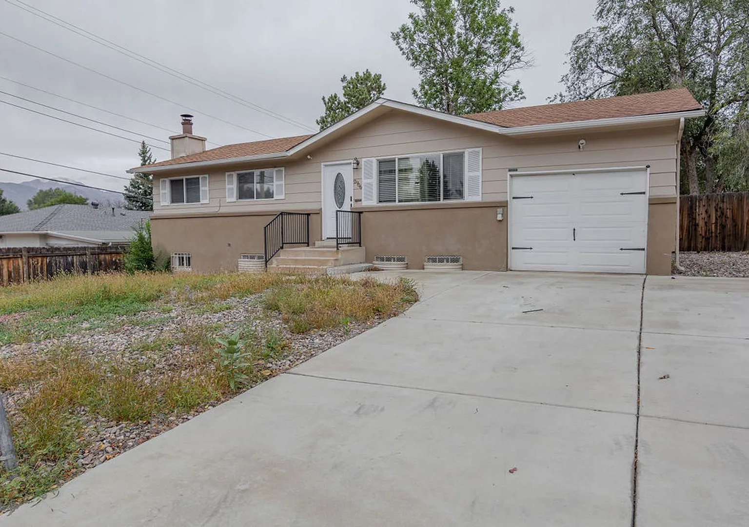 Large 4 bed, 3 bath, remodeled rancher in 80910! — Photo 1